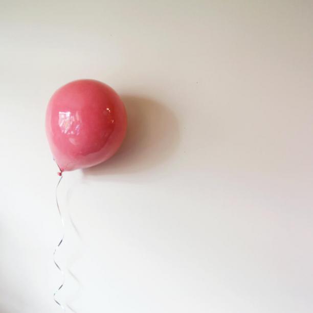 Ceramic balloon: classic round, large size in bright coral